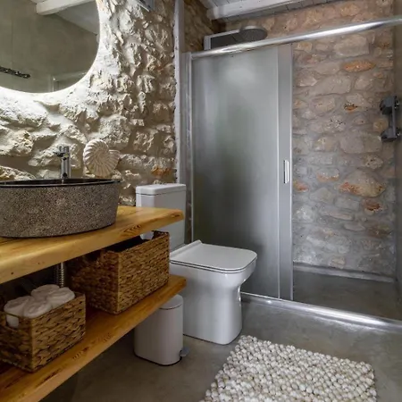 Stone House * Βιβάρι