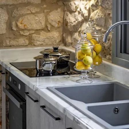 Holiday home Stone House *