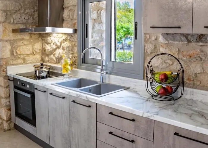 別荘 Stone House Vivári