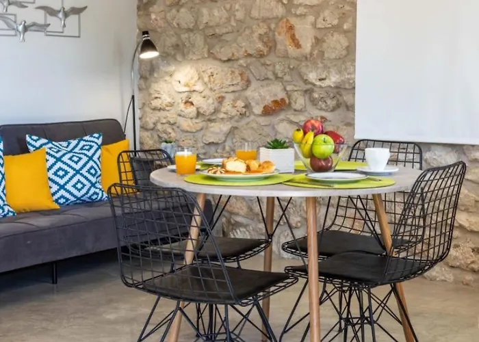 Stone House Casa de Férias Vivári